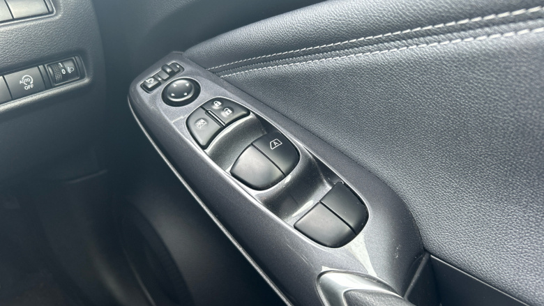 Nissan Juke 1.0 DiG-T 114 Tekna 5dr Petrol Hatchback